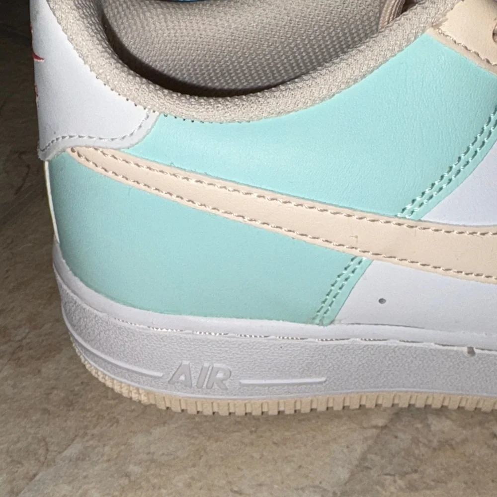 Nike Emerald Guava Ice Nike Boys size 6.5 Sneakers - Picture 16 of 16